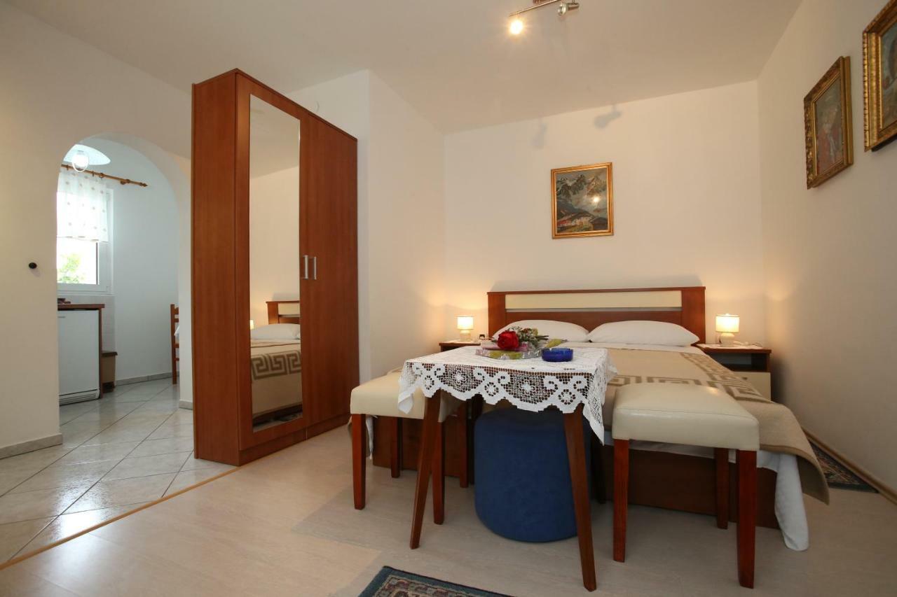Rooms & Apartment Albina Baška Exterior foto