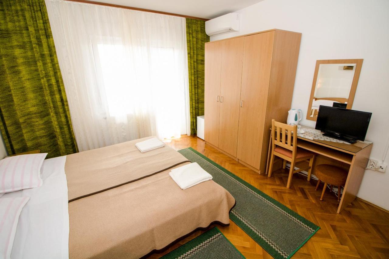 Rooms & Apartment Albina Baška Exterior foto