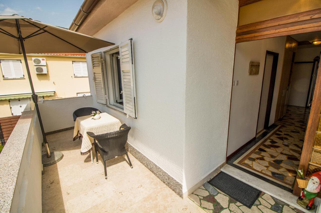Rooms & Apartment Albina Baška Exterior foto