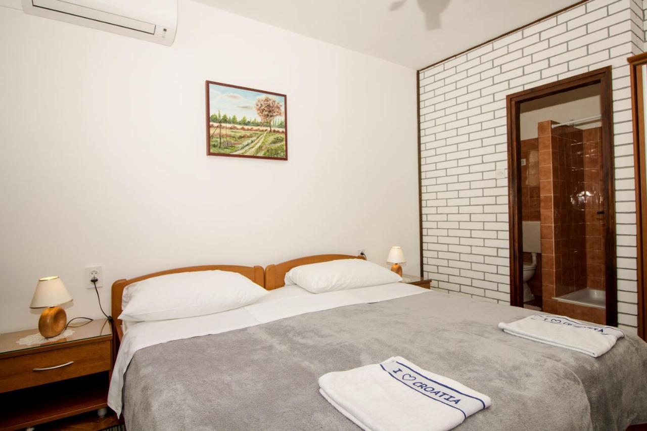 Rooms & Apartment Albina Baška Exterior foto