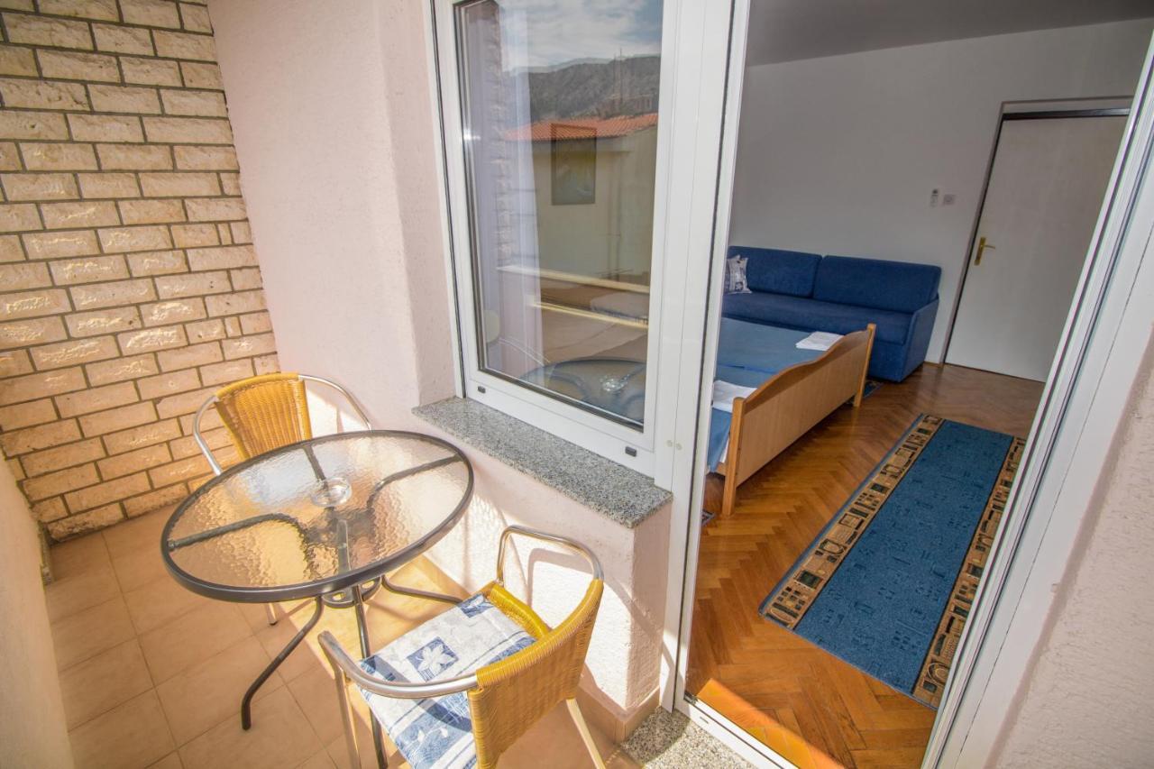 Rooms & Apartment Albina Baška Exterior foto