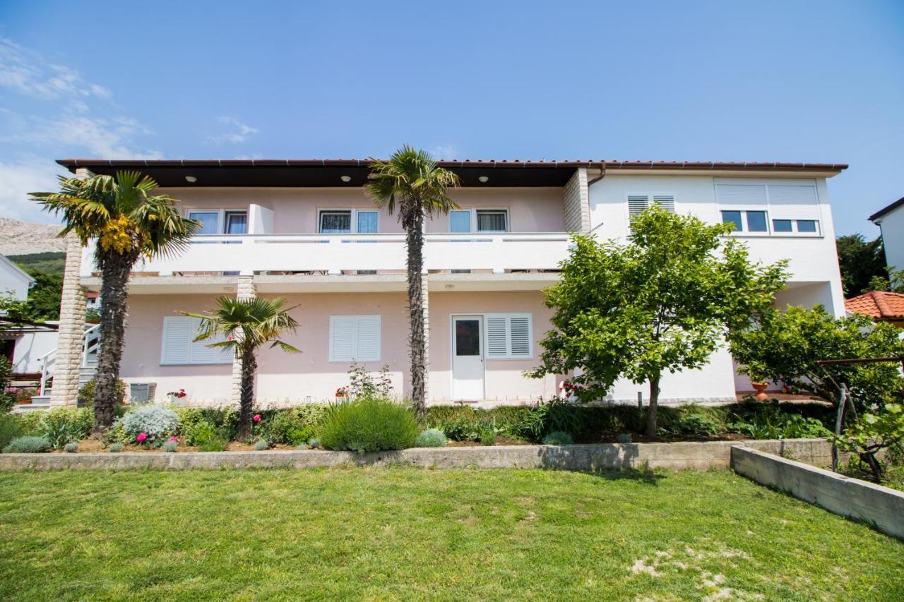 Rooms & Apartment Albina Baška Exterior foto